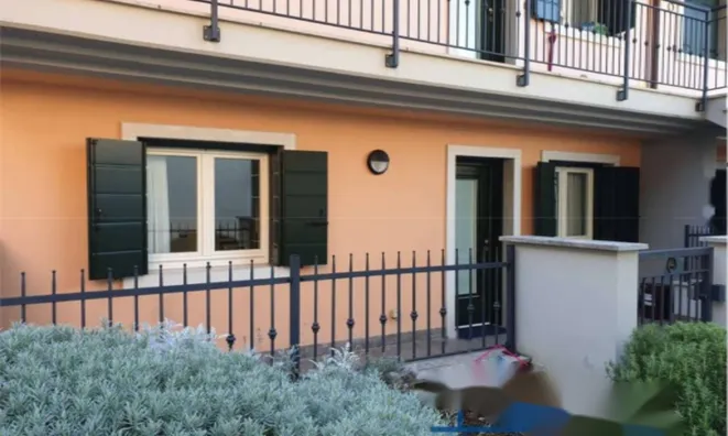 Недвижимость Двухкомнатная квартира в центре: 10