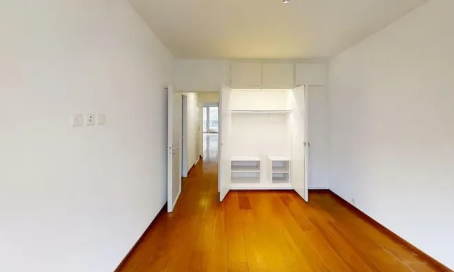 Недвижимость Apartment 8 rooms: 4