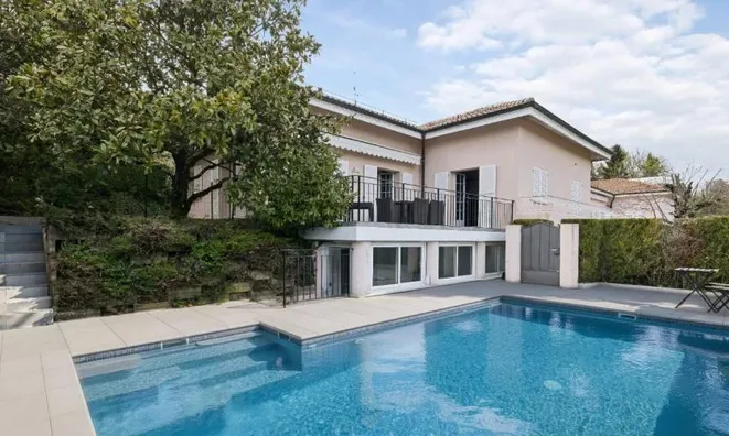 Недвижимость Single house 8 rooms: 1