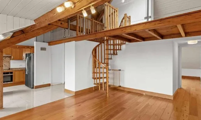 Недвижимость Roof flat 5 rooms: 6