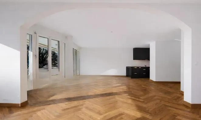 Недвижимость Apartment 5 rooms: 2