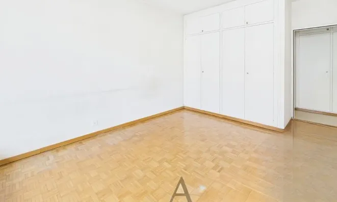 Недвижимость Apartment 7 rooms: 8