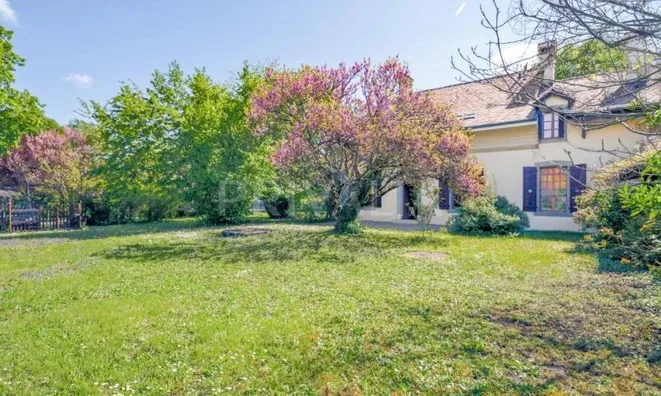 Недвижимость Single house 10 rooms: 1