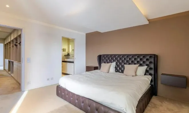 Недвижимость Attic flat 5 rooms: 5