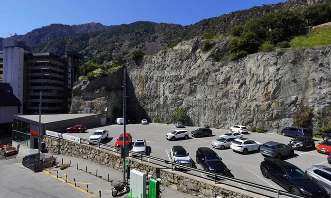 Недвижимость Apartment for sale in Andorra la Vella with 3 bedrooms: 12