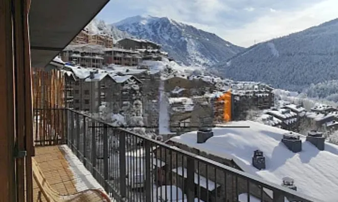 Недвижимость Rented 2-bedroom apartment with parking and storage in El Tarter: 1