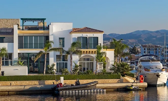 Недвижимость 6 Bedroom Villa For Sale in Limassol City: 10