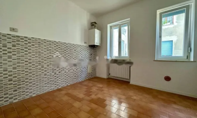 Недвижимость Трехкомнатная квартира в центре: 6