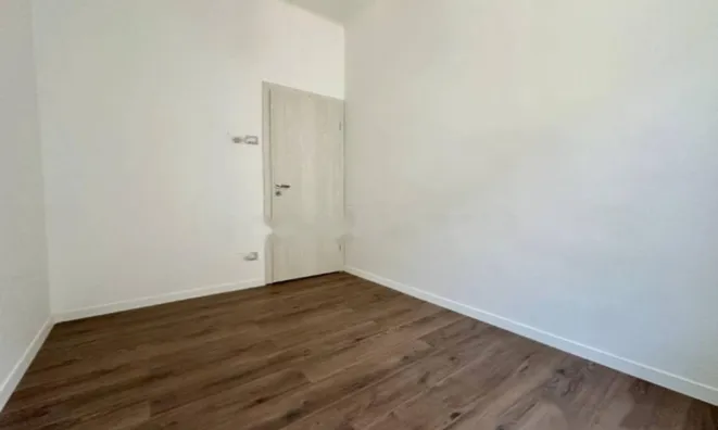 Недвижимость Трехкомнатная квартира в центре: 10