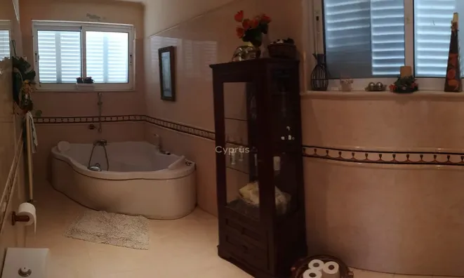Недвижимость 4 Bedroom Villa for Sale in Akrounta, Limassol: 8