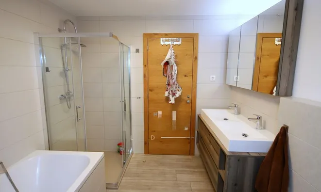 Недвижимость Квартира, 4 комнаты, Вич: 18