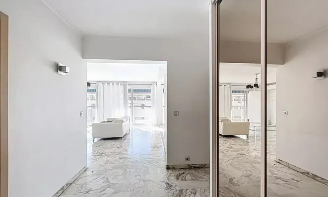 Недвижимость Villa Petit Juas: 2