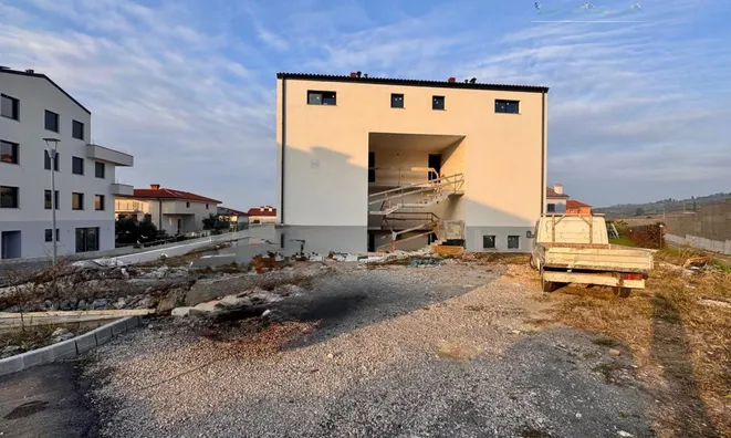 Недвижимость Four-room apartment Izola: 3