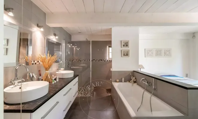 Недвижимость Villa Croix des Gardes: 10
