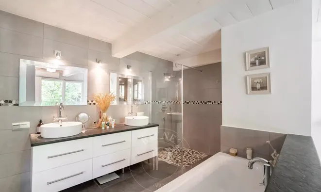 Недвижимость Villa Croix des Gardes: 17