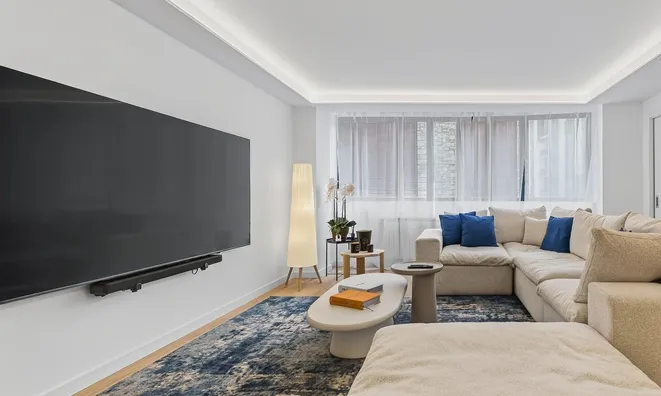 Недвижимость Exclusive renovated duplex with terrace in Andorra la Vella: 1