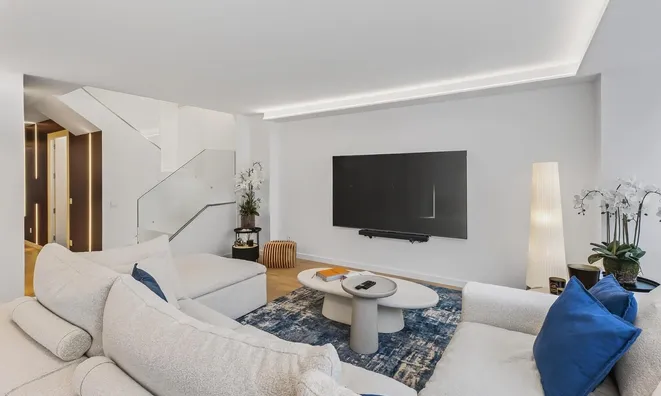 Недвижимость Exclusive renovated duplex with terrace in Andorra la Vella: 2