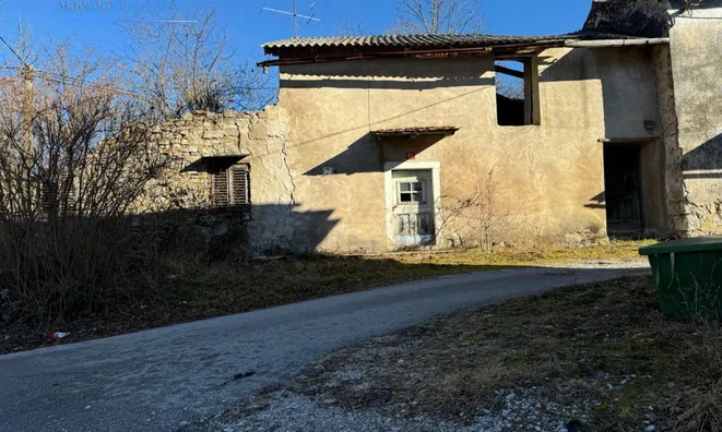 Недвижимость House in Golace: 2