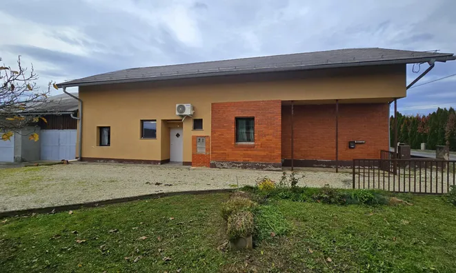 Недвижимость House in Dobrovnik: 2