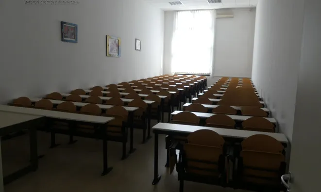 Недвижимость Коммерческое помещение Стегне: 2