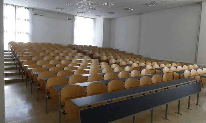Недвижимость Коммерческое помещение Стегне: 4