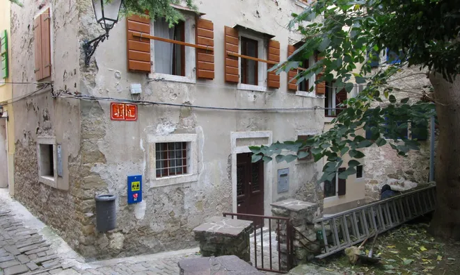 Недвижимость Four-room apartment in the center of Piran: 26