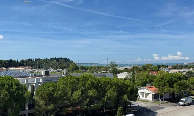 Недвижимость Two-room apartment with a sea view: 4