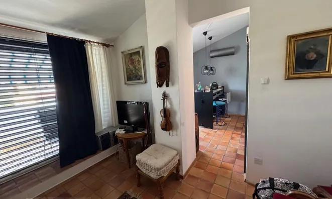 Недвижимость Two-room apartment with a sea view: 7