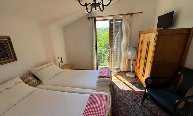 Недвижимость Two-room apartment with a sea view: 8