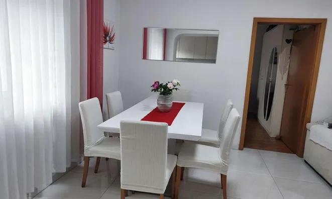 Недвижимость Three-room apartment on Poveshka Street: 3