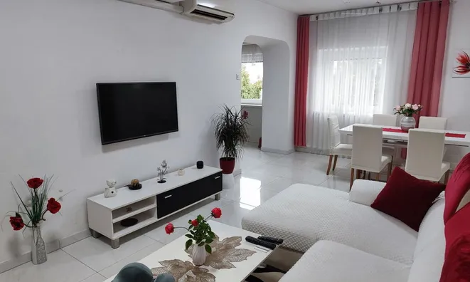 Недвижимость Three-room apartment on Poveshka Street: 4
