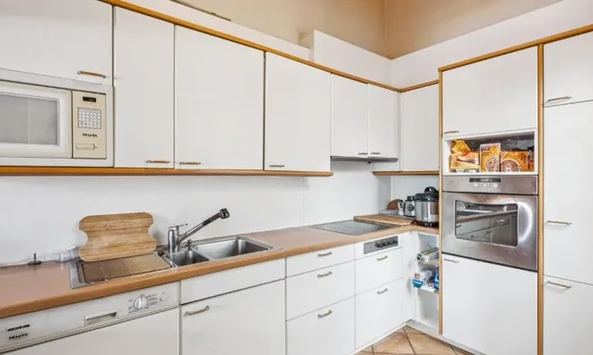 Недвижимость Apartment 5 rooms: 4