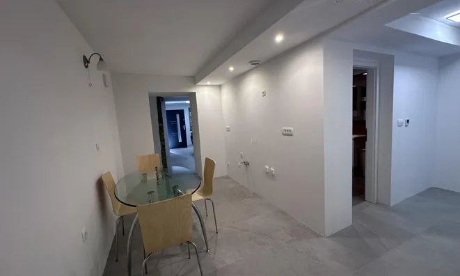 Недвижимость Three-room apartment in Izola: 23