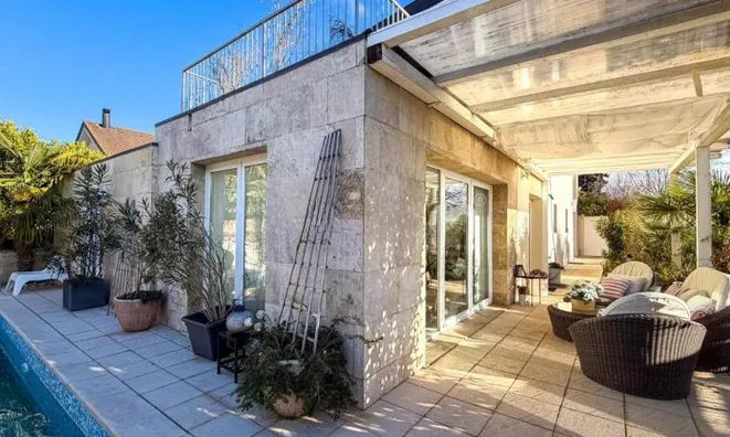 Недвижимость Single house 6 rooms: 3