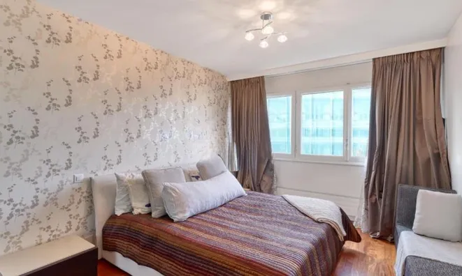 Недвижимость Attic flat 5 rooms: 5