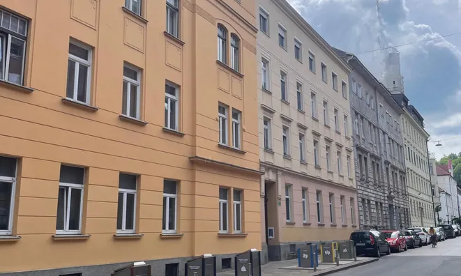 Недвижимость Multi-room apartment in the center: 1