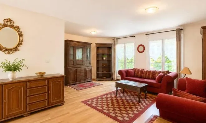 Недвижимость Apartment 4 rooms: 3