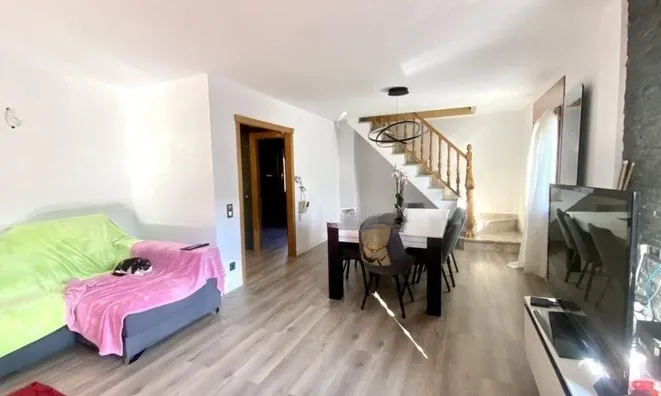 Недвижимость Discover this magnificent chalet in a peaceful mountain area: 3
