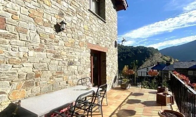 Недвижимость Discover this magnificent chalet in a peaceful mountain area: 6
