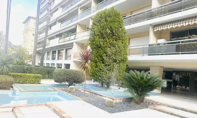 Недвижимость Villa Petit Juas: 1