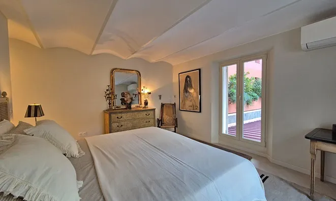 Недвижимость Property Name: Residence Cannes Centre: 4