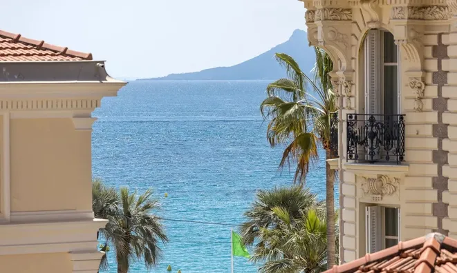 Недвижимость Villa Croix des Gardes: 1