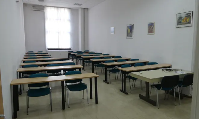 Недвижимость Офисное помещение Стегне: 3