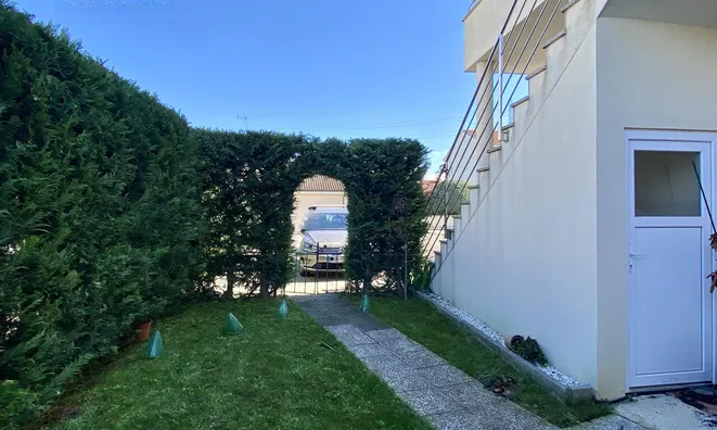 Недвижимость Three-room apartment in Prade: 12