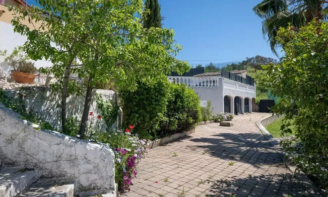 Недвижимость Villa Croix des Gardes: 3