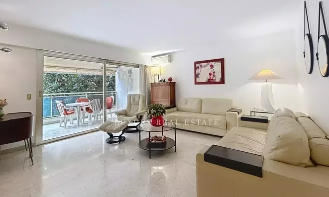 Недвижимость Property Type: Apartment  
Location: Cannes, Centre-ville  

Apartment Cannes Centre: 3