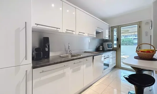Недвижимость Property Type: Apartment  
Location: Cannes, Centre-ville  

Apartment Cannes Centre: 7