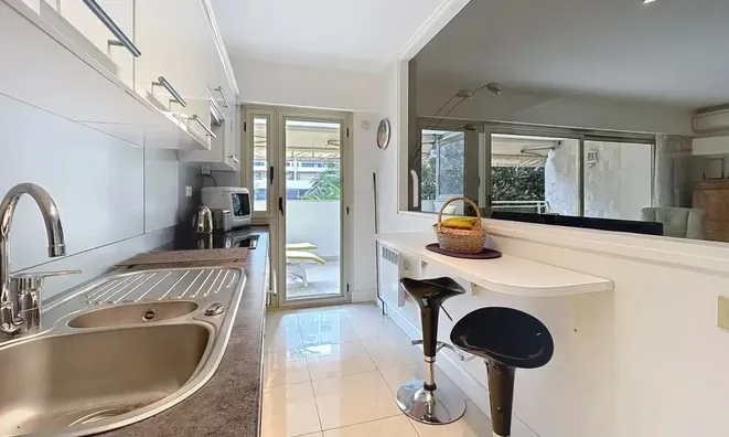 Недвижимость Property Type: Apartment  
Location: Cannes, Centre-ville  

Apartment Cannes Centre: 8