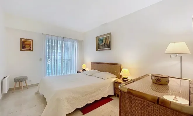 Недвижимость Property Type: Apartment  
Location: Cannes, Centre-ville  

Apartment Cannes Centre: 9
