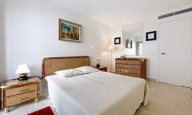 Недвижимость Property Type: Apartment  
Location: Cannes, Centre-ville  

Apartment Cannes Centre: 10